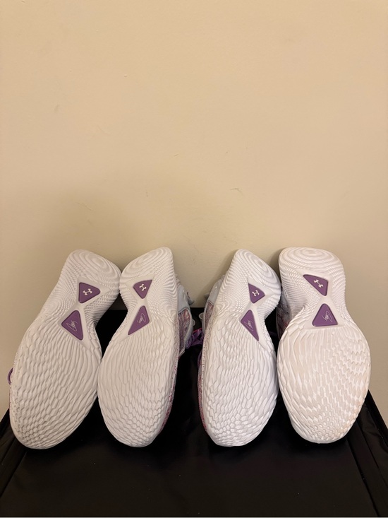 Size 11 - Under Armour Curry 9 For The W 2022